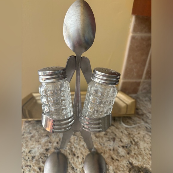 Unique artisan salt & pepper shaker napkin holder hand crafted from silverware - Picture 3 of 8